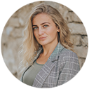 vikhost review-Angela Carbis